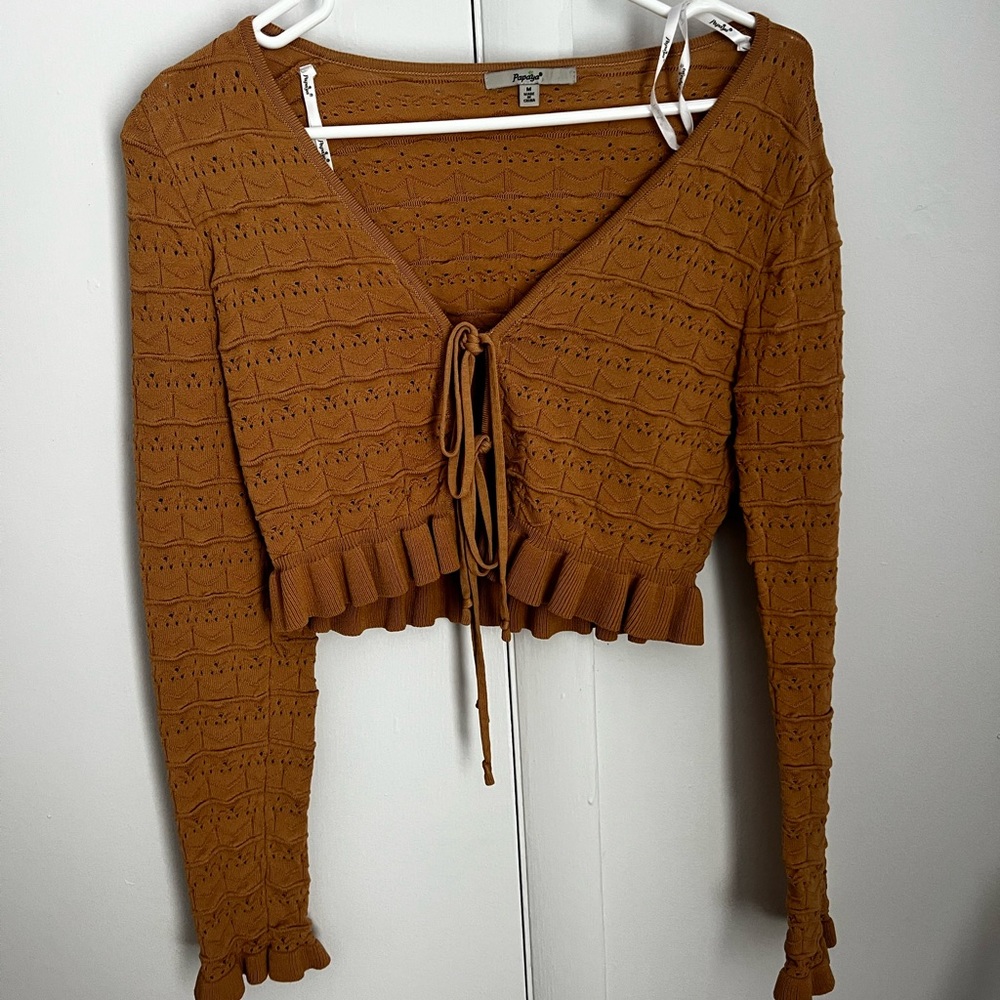 Long sleeve tie in the front crop top